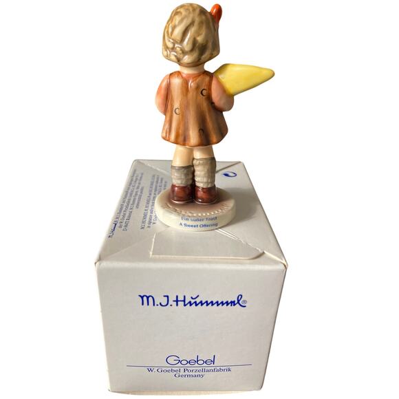 Hummel Goebel A Sweet Offering 549/3/0 With a Hummel Box - Picture 3 of 5